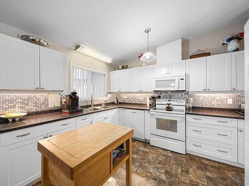 3302 Grimmet Street, Merritt, BC - Indoor Photo Showing Kitchen With Double Sink