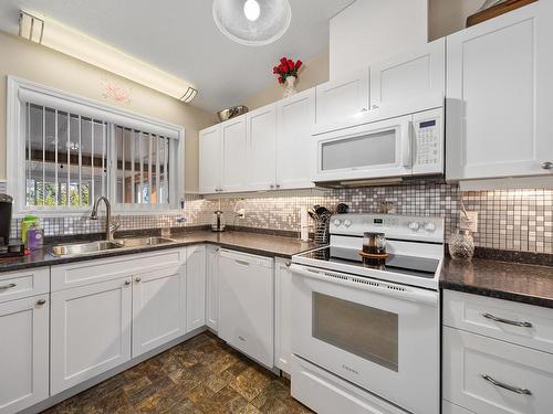 3302 Grimmet Street, Merritt, BC - Indoor Photo Showing Kitchen With Double Sink