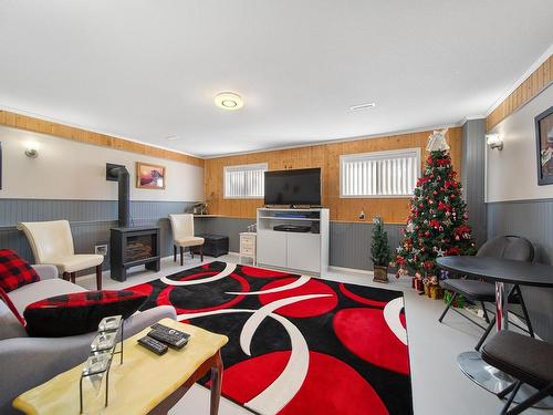 3302 Grimmet Street, Merritt, BC - Indoor Photo Showing Living Room With Fireplace