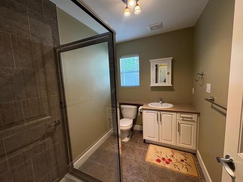 2625 Forksdale Ave, Merritt, BC - Indoor Photo Showing Bathroom