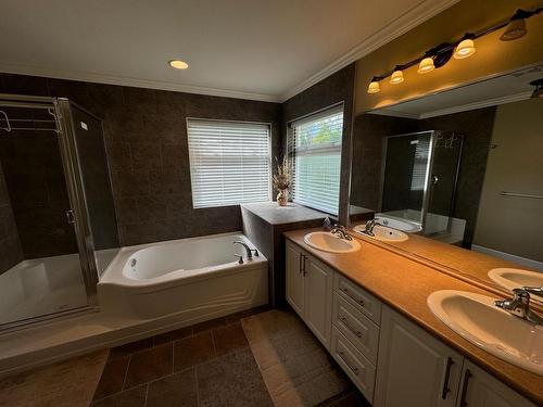 2625 Forksdale Ave, Merritt, BC - Indoor Photo Showing Bathroom