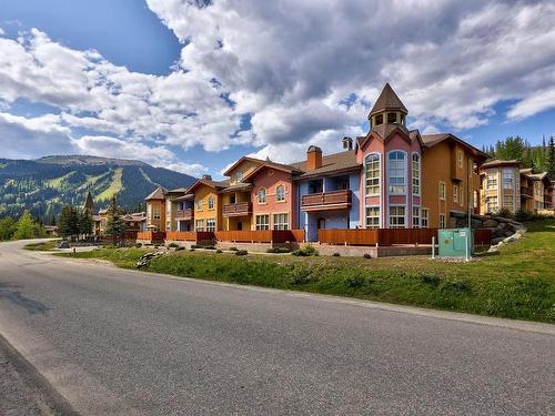 59-6005 Valley Drive, Kamloops, BC - Outdoor With Facade