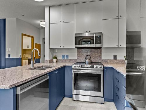 59-6005 Valley Drive, Kamloops, BC - Indoor Photo Showing Kitchen With Double Sink With Upgraded Kitchen