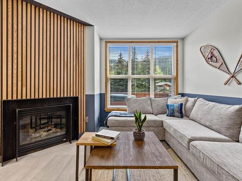 59-6005 Valley Drive, Kamloops, BC - Indoor Photo Showing Living Room With Fireplace