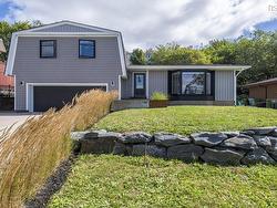 94 Collins Grove  Dartmouth, NS B2W 4E6