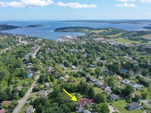 216 Dufferin Street, Lunenburg, NS 