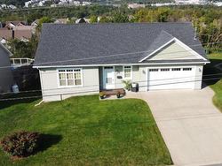 8 Alpine Drive  Dartmouth, NS B2W 1Z4