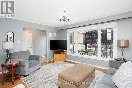 4 Highland Court, Kawartha Lakes (Lindsay), ON - Indoor Photo Showing Living Room