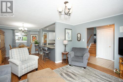 4 Highland Court, Kawartha Lakes (Lindsay), ON - Indoor Photo Showing Living Room