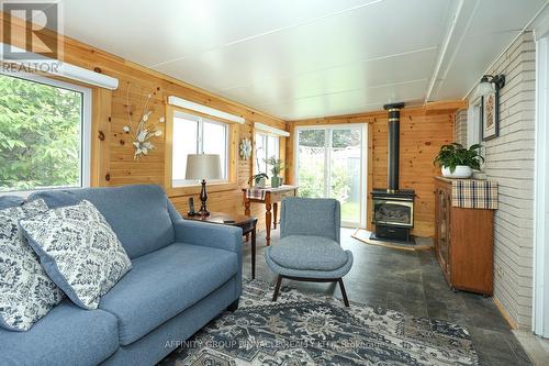 4 Highland Court, Kawartha Lakes (Lindsay), ON - Indoor Photo Showing Living Room With Fireplace