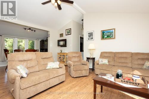 24 Hargrave Road, Kawartha Lakes (Kirkfield), ON - Indoor Photo Showing Living Room