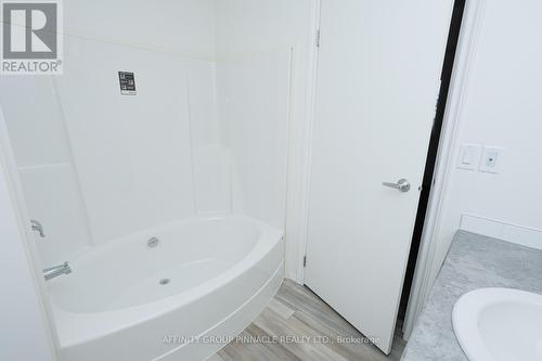 16 Park Street, Kawartha Lakes (Lindsay), ON - Indoor Photo Showing Bathroom