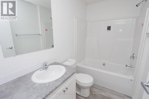 16 Park Street, Kawartha Lakes (Lindsay), ON - Indoor Photo Showing Bathroom