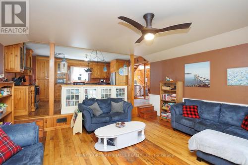 3462 Monck Road, Kawartha Lakes (Norland), ON - Indoor Photo Showing Living Room