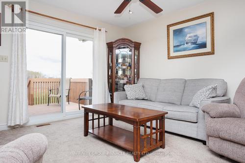 654 White Rock Road, Kawartha Lakes (Oakwood), ON - Indoor Photo Showing Living Room