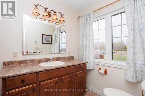 654 White Rock Road, Kawartha Lakes (Oakwood), ON - Indoor Photo Showing Bathroom