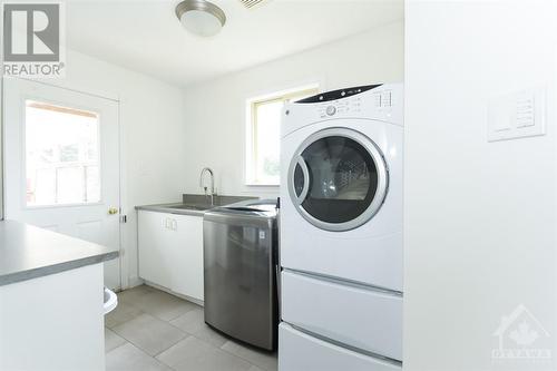 1467 Spartan Grove Street, Ottawa, ON - Indoor Photo Showing Laundry Room