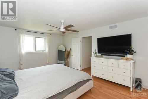 1467 Spartan Grove Street, Ottawa, ON - Indoor Photo Showing Bedroom