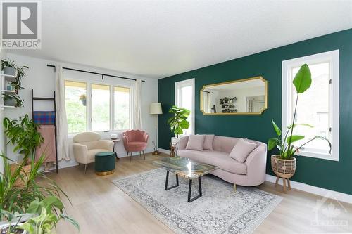 1467 Spartan Grove Street, Ottawa, ON - Indoor Photo Showing Living Room