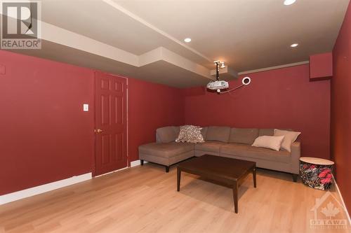 1467 Spartan Grove Street, Ottawa, ON - Indoor Photo Showing Living Room