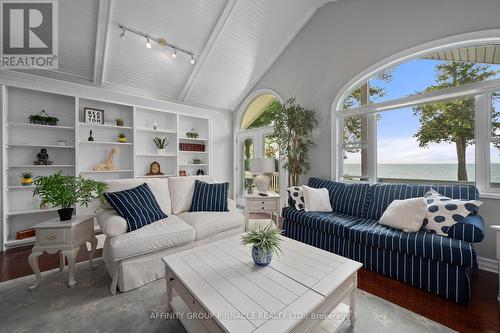 44 Cedar Beach Road, Brock (Beaverton), ON - Indoor Photo Showing Living Room