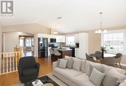 30 Liam Street, Kawartha Lakes (Lindsay), ON - Indoor Photo Showing Living Room