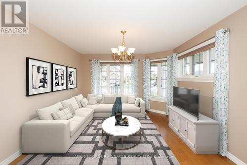 30 Liam Street, Kawartha Lakes (Lindsay), ON - Indoor Photo Showing Living Room