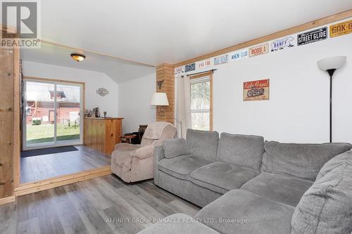 132 King Street, Kawartha Lakes (Woodville), ON - Indoor Photo Showing Living Room