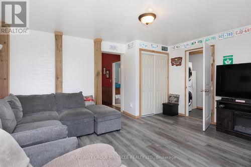 132 King Street, Kawartha Lakes (Woodville), ON - Indoor Photo Showing Living Room