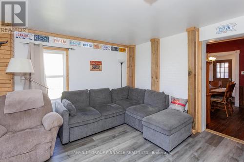 132 King Street, Kawartha Lakes (Woodville), ON - Indoor Photo Showing Living Room