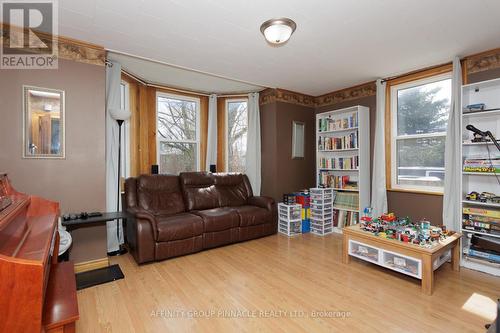 132 King Street, Kawartha Lakes (Woodville), ON - Indoor Photo Showing Living Room