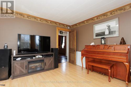 132 King Street, Kawartha Lakes (Woodville), ON - Indoor Photo Showing Living Room