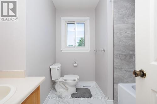 4 Found Avenue, Kawartha Lakes (Lindsay), ON - Indoor Photo Showing Bathroom