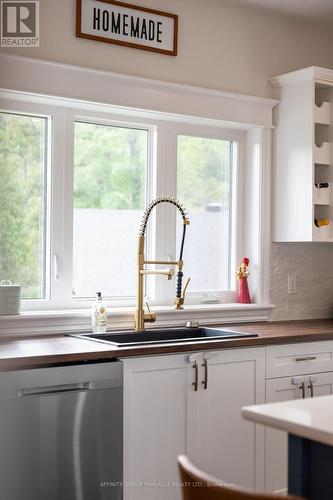 103B Carriage Landing Road, Renfrew, ON - Indoor Photo Showing Kitchen