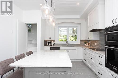 77 Bond Street W, Kawartha Lakes (Lindsay), ON - Indoor Photo Showing Kitchen With Upgraded Kitchen