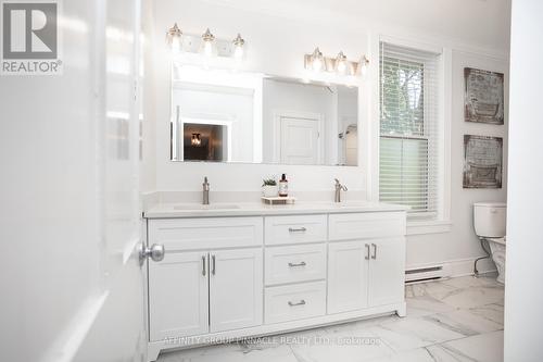 77 Bond Street W, Kawartha Lakes (Lindsay), ON - Indoor Photo Showing Bathroom