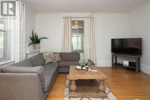 77 Bond Street W, Kawartha Lakes (Lindsay), ON - Indoor Photo Showing Living Room