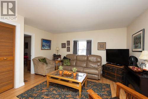 70 Wellington Street, Kawartha Lakes (Lindsay), ON - Indoor Photo Showing Living Room