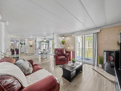 Salon - 35 1Re Rue, Saint-Germain-De-Grantham, QC - Indoor Photo Showing Living Room