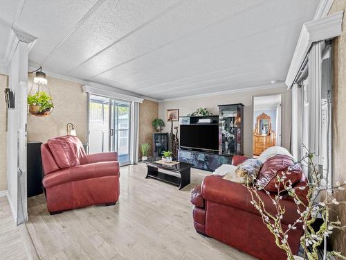 Salon - 35 1Re Rue, Saint-Germain-De-Grantham, QC - Indoor Photo Showing Living Room