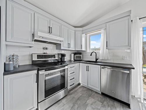 Kitchen - 462 Rue Surprenant, Drummondville, QC - Indoor Photo Showing Kitchen