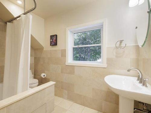 Salle de bains - 4655 Av. Patricia, Montréal (Côte-Des-Neiges/Notre-Dame-De-Grâce), QC - Indoor Photo Showing Bathroom