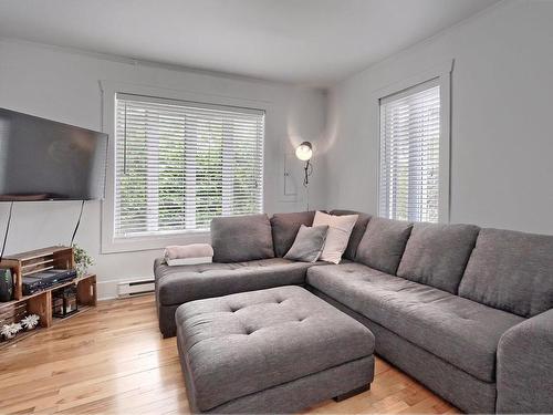 Living room - 263  - 267 8E Avenue, Saint-Jean-Sur-Richelieu, QC - Indoor Photo Showing Living Room