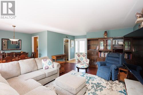 48 Albert Street, Kawartha Lakes (Fenelon Falls), ON - Indoor Photo Showing Living Room