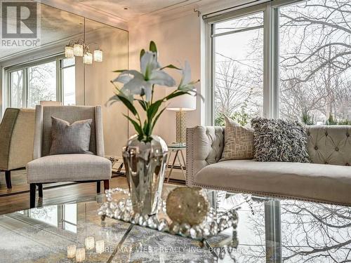 139 Homewood Avenue, Toronto, ON - Indoor Photo Showing Living Room