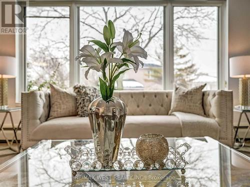 139 Homewood Avenue, Toronto, ON - Indoor Photo Showing Living Room