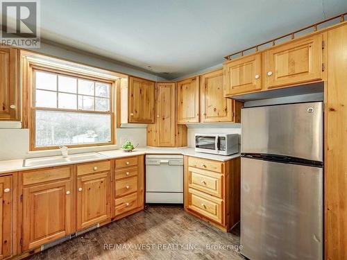 139 Homewood Avenue, Toronto, ON - Indoor Photo Showing Kitchen