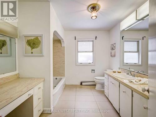 139 Homewood Avenue, Toronto, ON - Indoor Photo Showing Bathroom