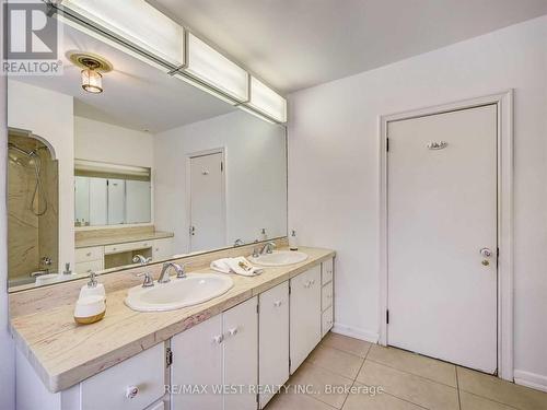 139 Homewood Avenue, Toronto, ON - Indoor Photo Showing Bathroom