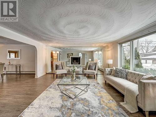 139 Homewood Avenue, Toronto, ON - Indoor Photo Showing Living Room